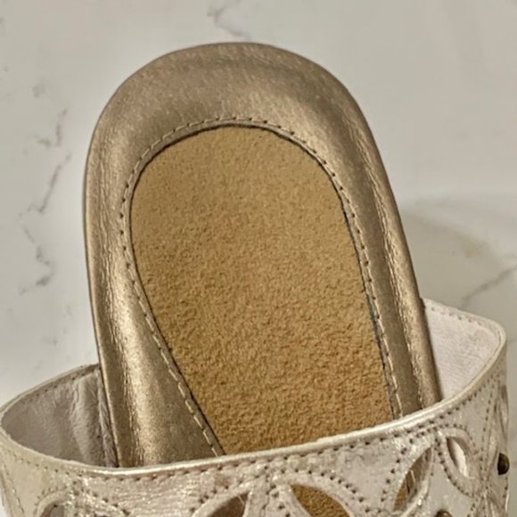 Naot Pewter/Gold Sandals - Size 40 / 8.5 - Picture 8 of 9